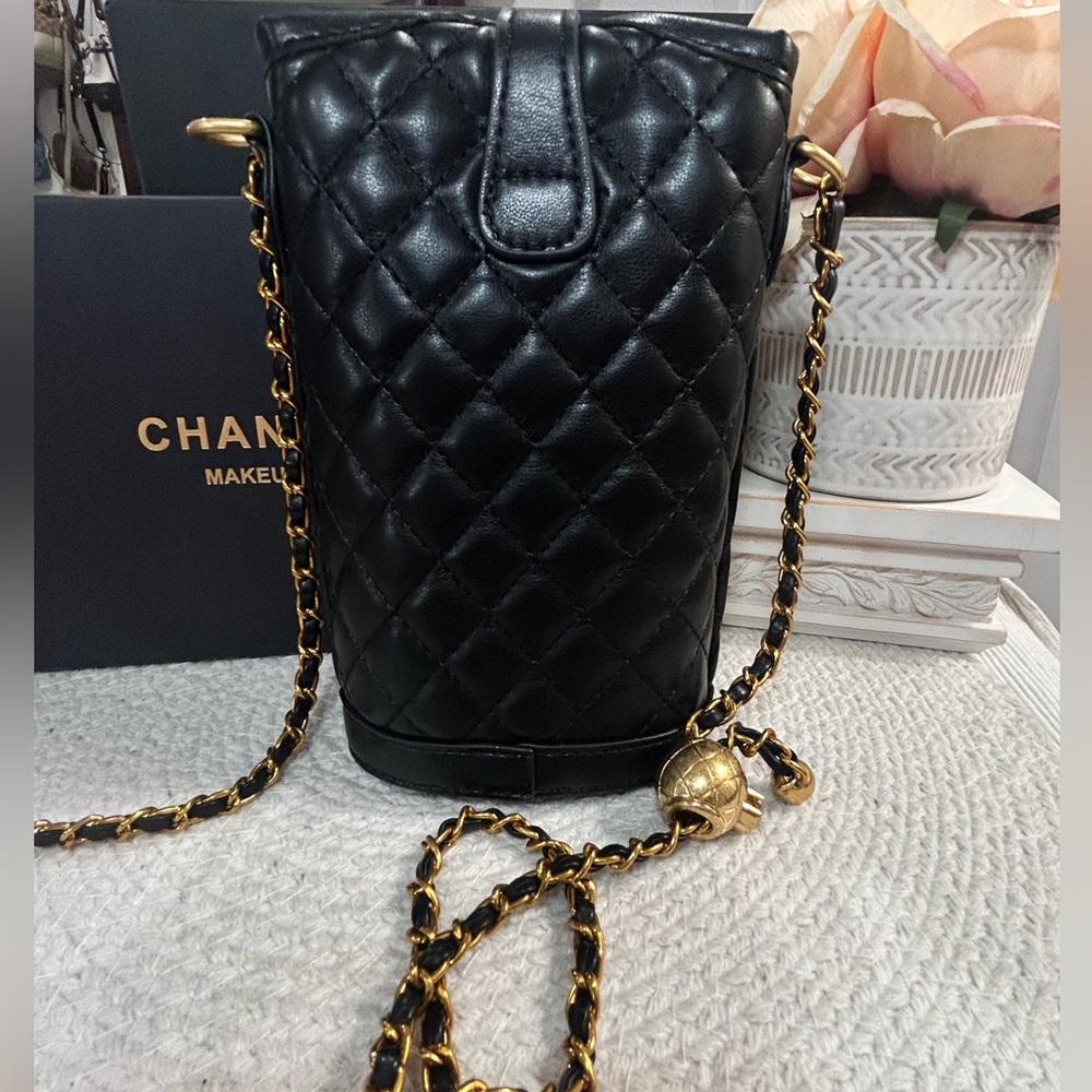 CHANEL Beauty (GWP) Quilted Black with Gold Pouch Crossbody - Picture 3 of 16